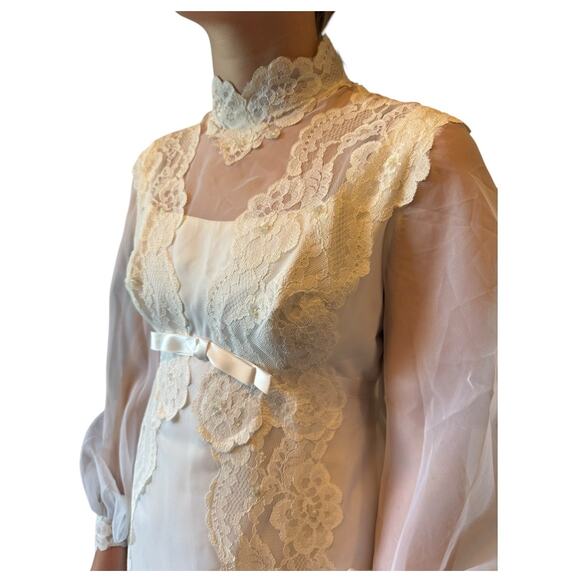 Vintage 1970s Sheer Lace High Neck Bridal Wedding Gown with Bow Detail 
 XS - Picture 8 of 17